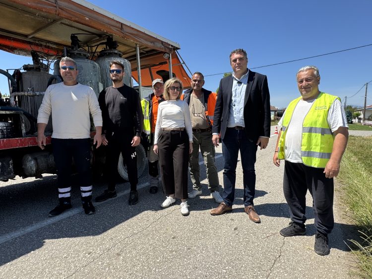 Συνεχίζονται οι εργασίες διαγράμμισης στο οδικό δίκτυο της Π.Ε. Καρδίτσας για τη βελτίωση της οδικής ασφάλειας