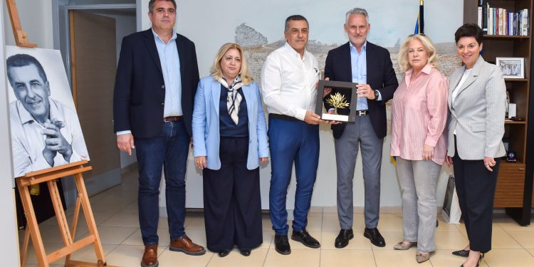 Δωρεά 12 οχημάτων από την Εθνική Ασφαλιστική στην Περιφέρεια Θεσσαλίας