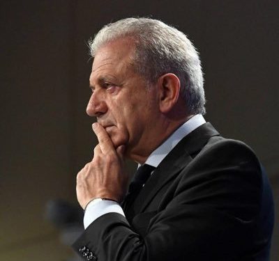 Ένταλμα σύλληψης για τον Δημ.Αβραμόπουλο στο πλαίσιο διερεύνησης της υπόθεσης Qatargate – Tι απαντά ο βουλευτής