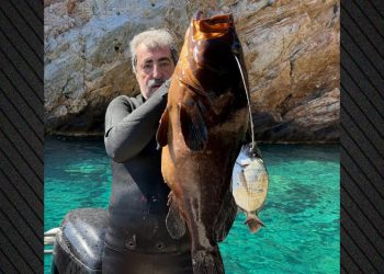 Ο Παύλος Πολάκης στέλνει μήνυμα στον Τσίπρα με… ροφό 13,5 κιλών: «Εμείς δεν ψαρεύουμε σε θολά νερά»