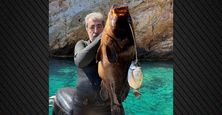 Ο Παύλος Πολάκης στέλνει μήνυμα στον Τσίπρα με… ροφό 13,5 κιλών: «Εμείς δεν ψαρεύουμε σε θολά νερά»