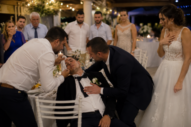 Απρόοπτο σε γάμο στον Βόλο: Ο γαμπρός κατέληξε στο νοσοκομείο κατά τη διάρκεια της δεξίωσης