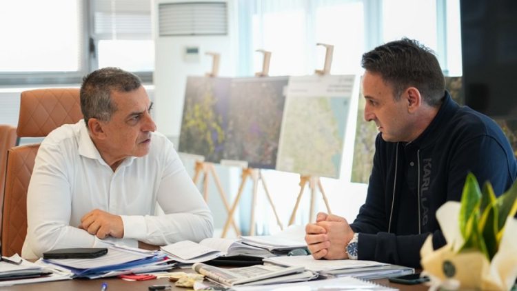 Ο Γαϊτανίδης πλησιάζει Κουρέτα