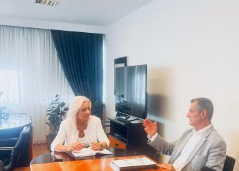Συνάντηση εργασίας της Ρένας Καραλαριώτου με τον Γενικό Γραμματέα της Αποκεντρωμένης Διοίκησης Αττικής, Γρηγόρη Ζαφειρόπουλο