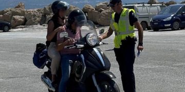 Αντέχει και αποδίδει ακόμη η εκστρατεία «Μηδενική ανοχή στη μη χρήση κράνους»