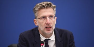 Σκέρτσος: «Η ακρίβεια είναι διεθνές πρόβλημα, νέες παρεμβάσεις για θέρμανση και καύσιμα»