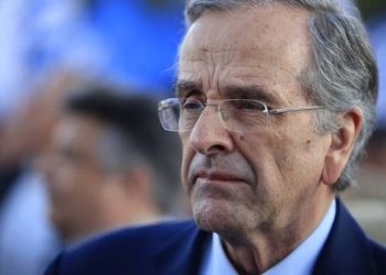 Ένας γιατρός που βλέπει Σαμαρά… Αν και εκλογές δεν έχουμε τελικά το Φθινόπωρο τα επιτελεία όλων των κομμάτων, τόσο όσων έχουν ανακοινωθεί αλλά και όσα ακόμη σχεδιάζουν επί χάρτου, ρίχνονται στη δύσκολη οργανωτική τους μάχη.. Να καταλήξουν στα πρόσωπα που θα δώσουν κατά τόπους τη μεγάλη μάχη.. Στην Καρδίτσα εσχάτως κυκλοφορεί μια φήμη πως ο γιατρός Σωτήρης Κουλουκτσής βρίσκεται σε ανοιχτή γραμμή με τον πρώην πρωθυπουργό Αντώνη Σαμαρά.. Είτε οι παραπάνω φήμες ισχύουν είτε όχι, οι απογοητευμένοι της δεξιάς πολυκατοικίας θα παίξουν καθοριστικό ρόλο στο αποτέλεσμα των επόμενων εκλογών.. Και τότε μπορεί να δούμε αλλαγές…..