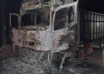 Φορτηγό τυλίχθηκε στις φλόγες στην Ε.Ο Καρδίτσας – Άρτας