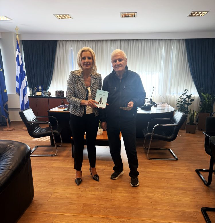 Τη Ρένα Καραλαριώτου επισκέφθηκε ο Έκτορας Νασιώκας με αφορμή το νέο του μυθιστόρημα «Ευθανασία»